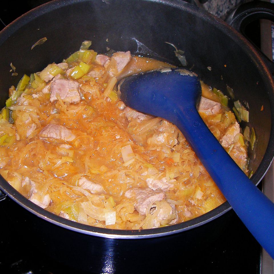 Blitzgulasch mit Sauerkraut