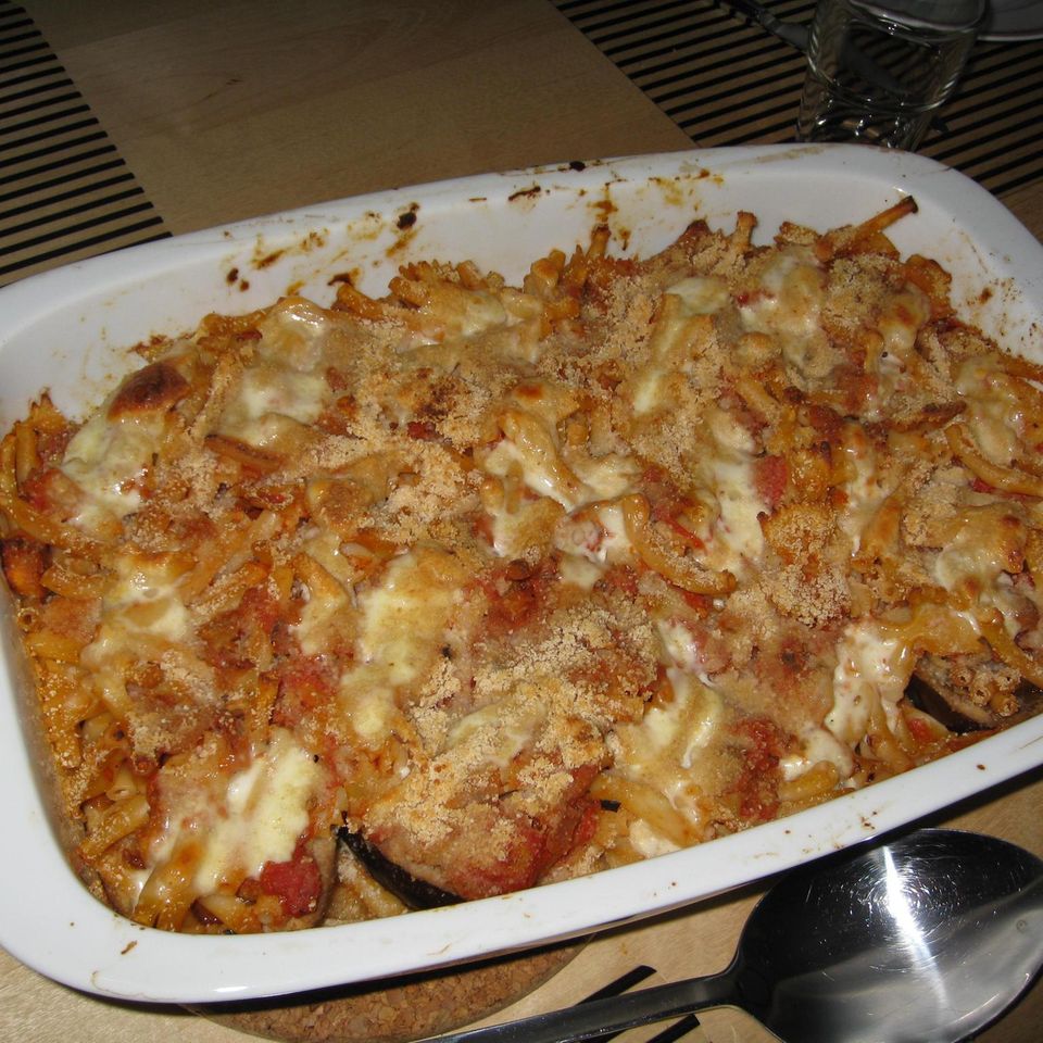 Auberginen mit Tomaten-Nudelfüllung Rezept - [ESSEN UND TRINKEN]