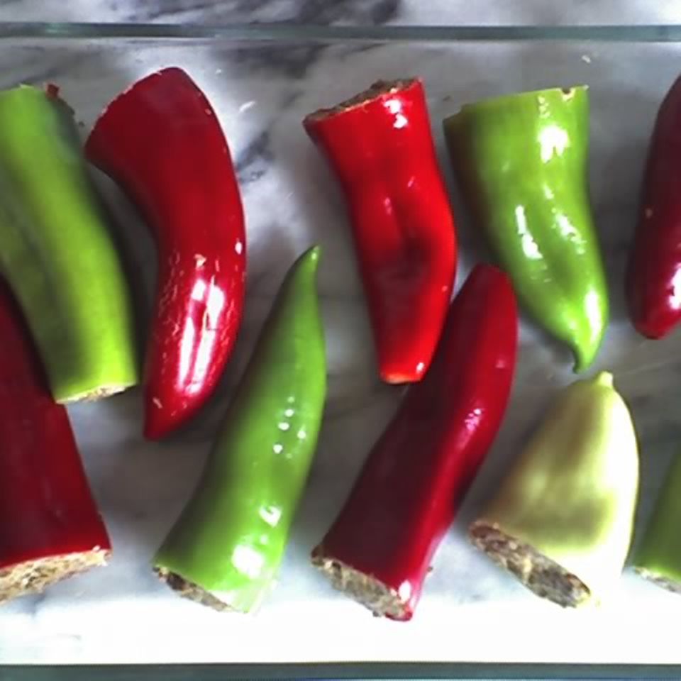 Spitzpaprika mit Lammhack und Zwiebelpüree Rezept - [ESSEN UND TRINKEN]