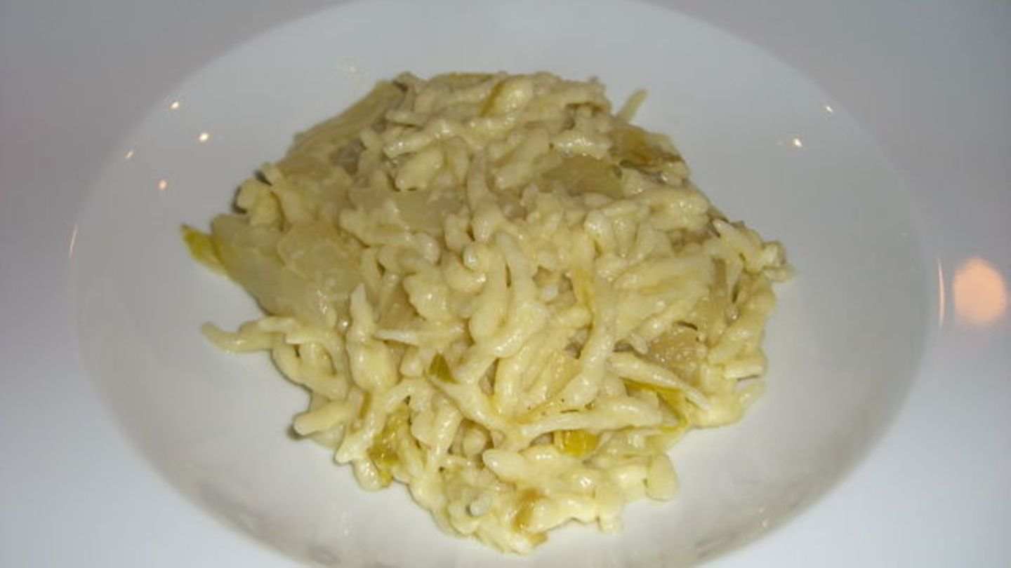 Strozzapreti mit gedünstetem Chicoree auf Gorgonzola-Orangensaft Sauce ...