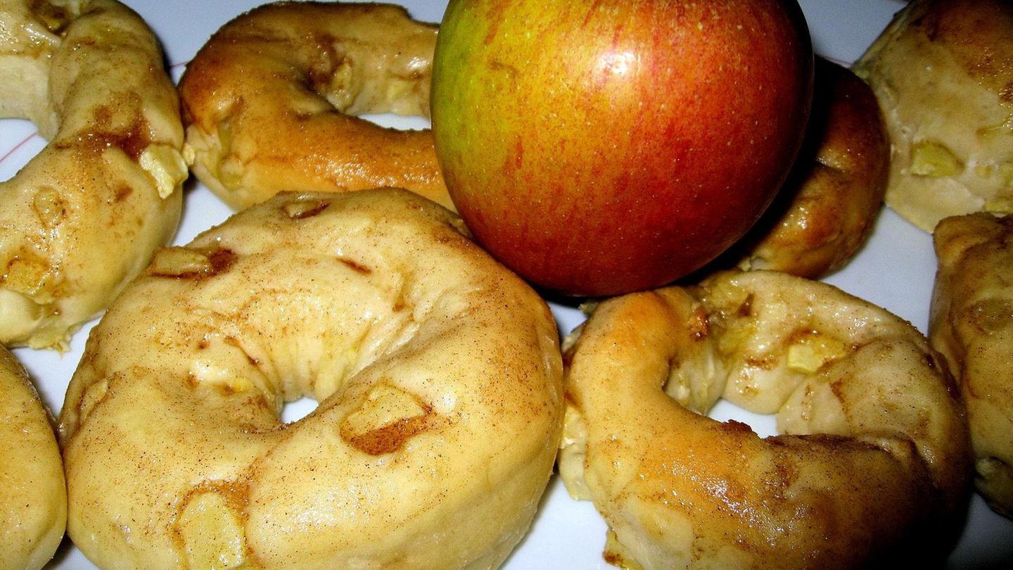 Apfel-Zimt-Donuts vom Blech Rezept