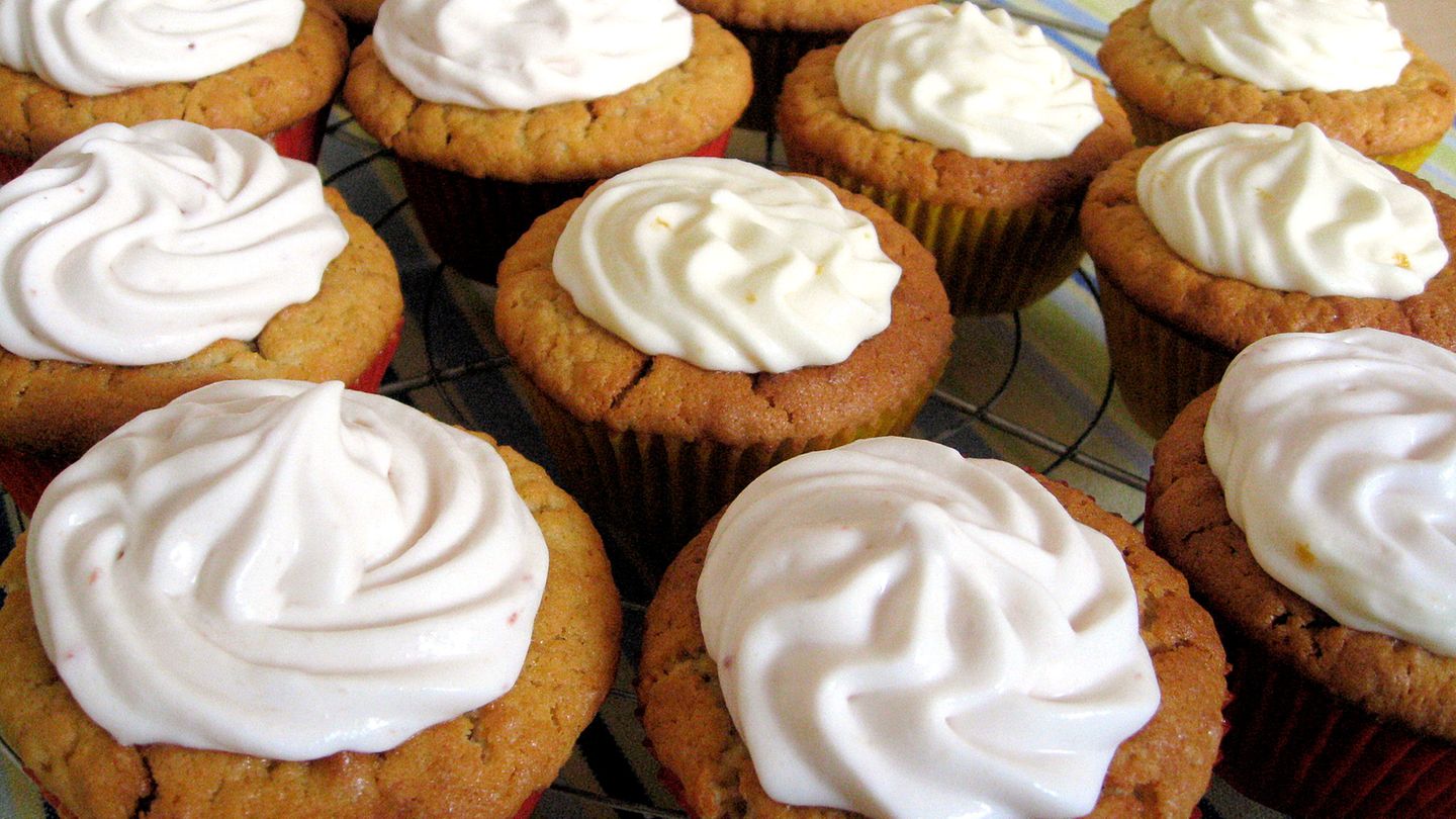 Haferflockenmuffins mit Konfitüreherz Rezept - [ESSEN UND TRINKEN]