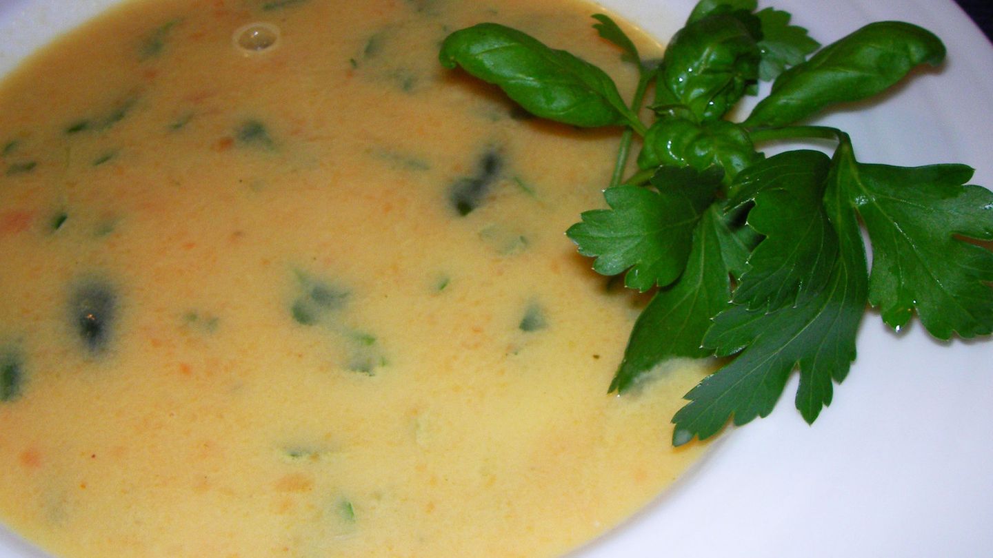 Kräutersüppchen mit Weißwein Rezept - [ESSEN UND TRINKEN]