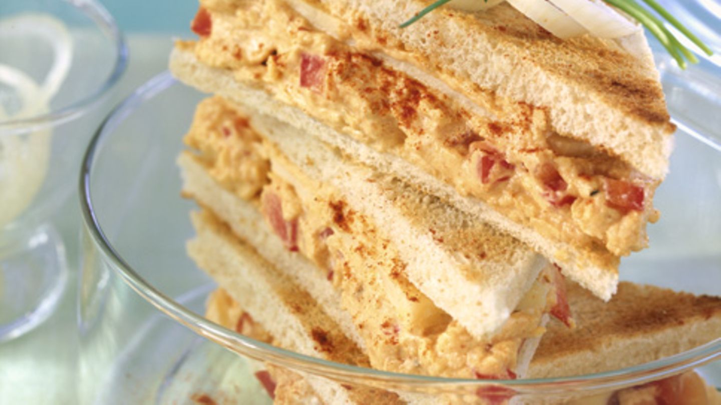 Sandwich „Veggi“ mit Paprika-Käse Aufstrich Rezept