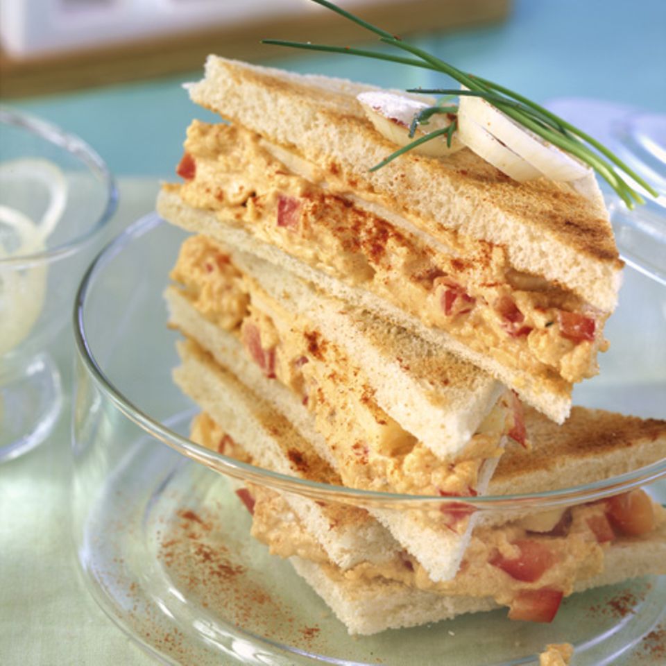 Sandwich „Veggi“ mit Paprika-Käse Aufstrich