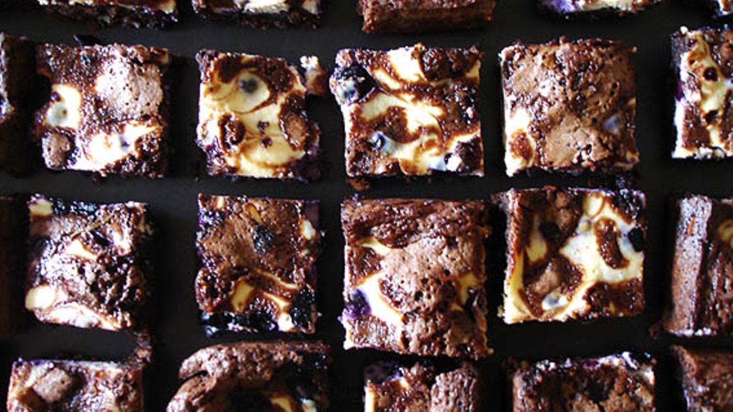 Käsekuchen-Blaubeer-Brownies Rezept