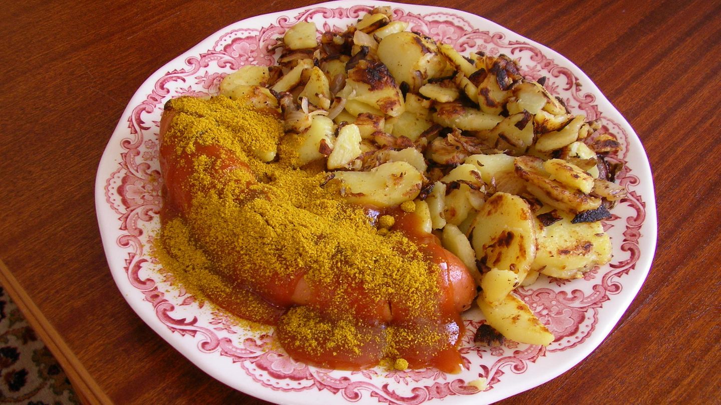 Currywurst mit Bratkartoffeln Rezept - [ESSEN UND TRINKEN]