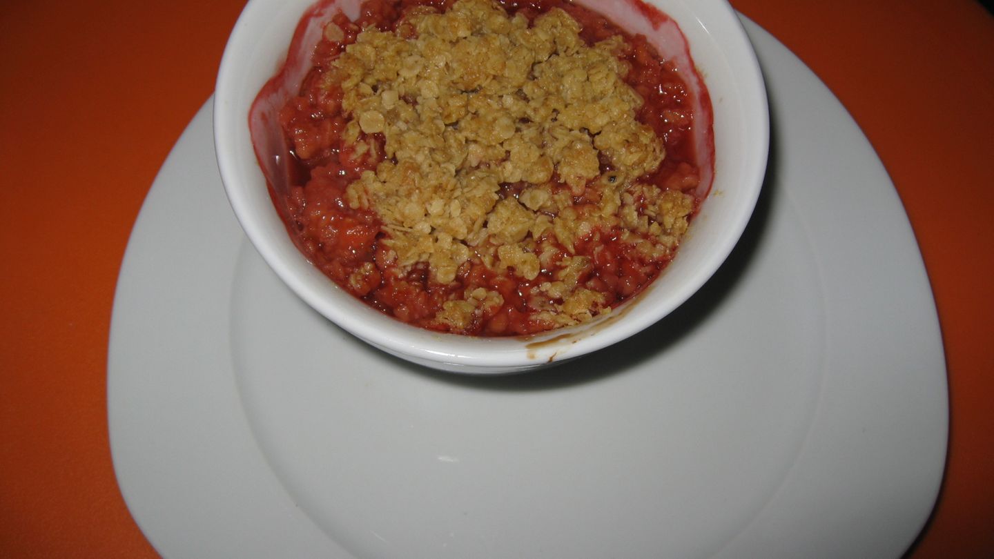 Beeren und Äpfel mit Knusperhaube Rezept