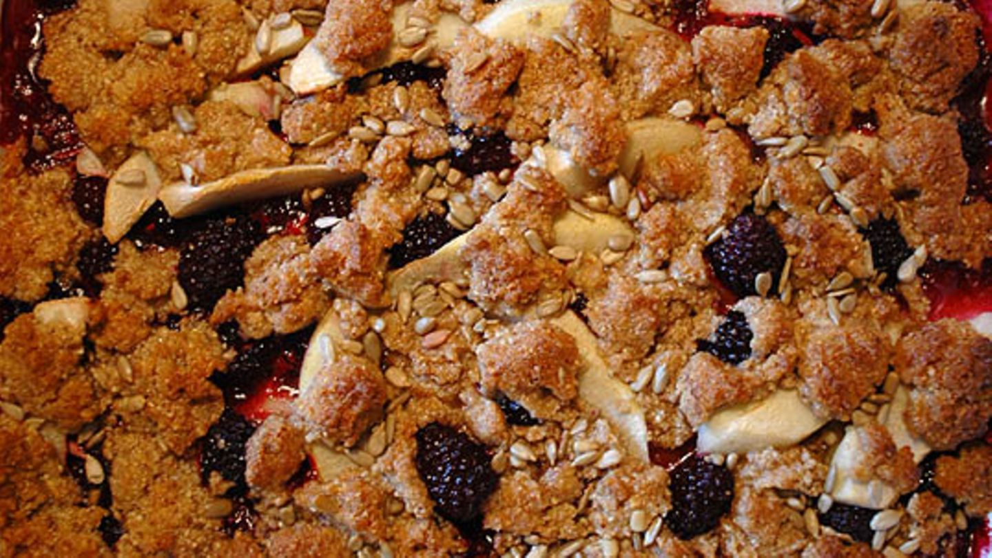 Birnen-Brombeer-Crumble Rezept - [ESSEN UND TRINKEN]