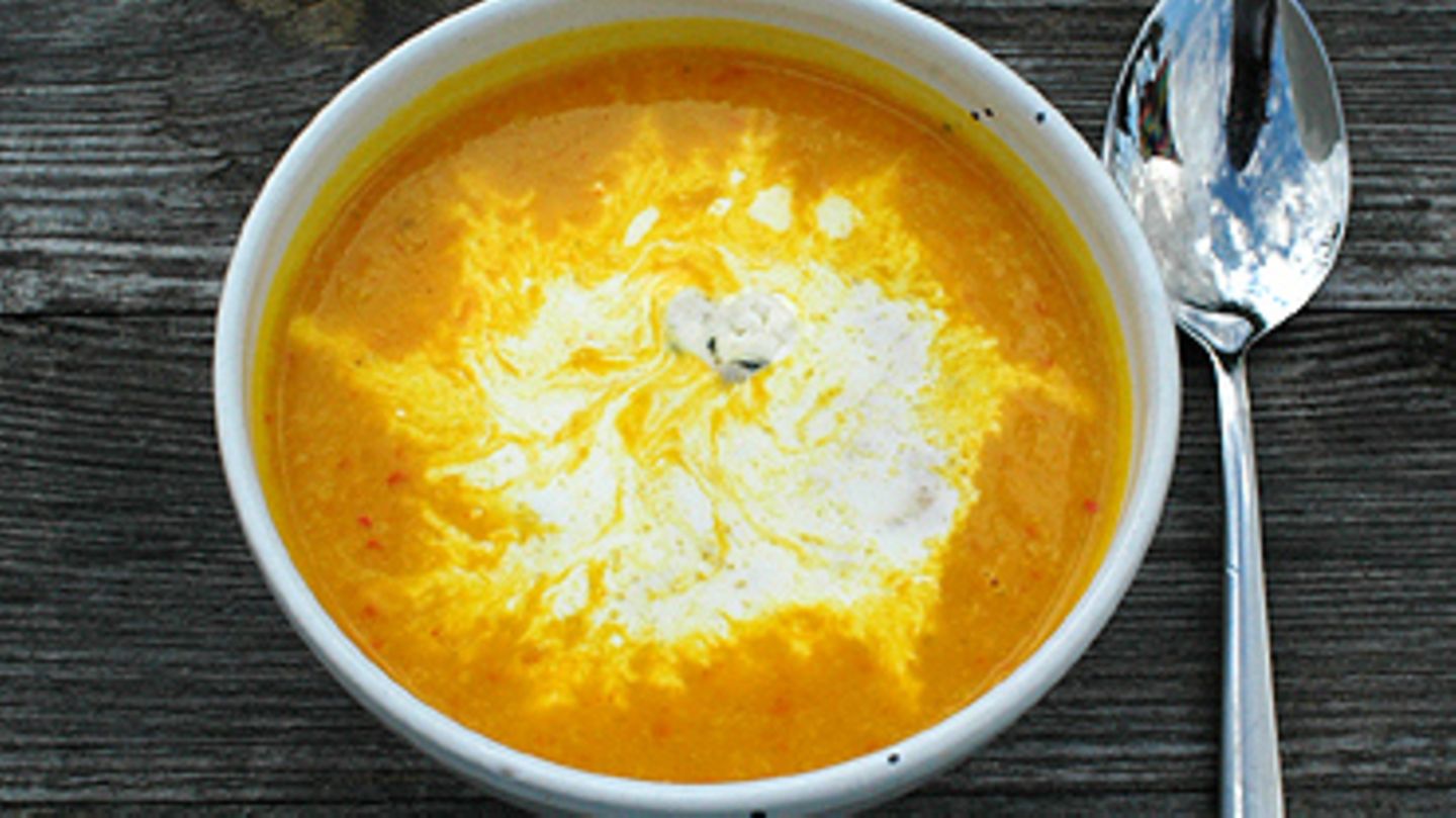 Kürbissuppe mit Gorgonzola Rezept - [ESSEN UND TRINKEN]