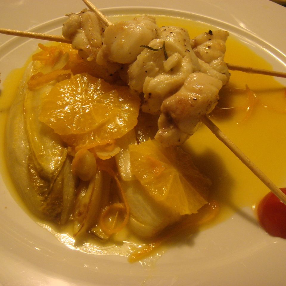Seeteufelspieß auf gebratenem Chicorée Rezept - [ESSEN UND TRINKEN]