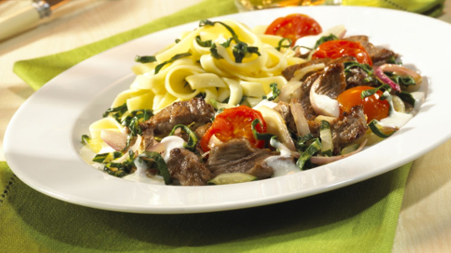 Rinderfilet mit Mangold an Tagliatelle Rezept - [ESSEN UND TRINKEN]