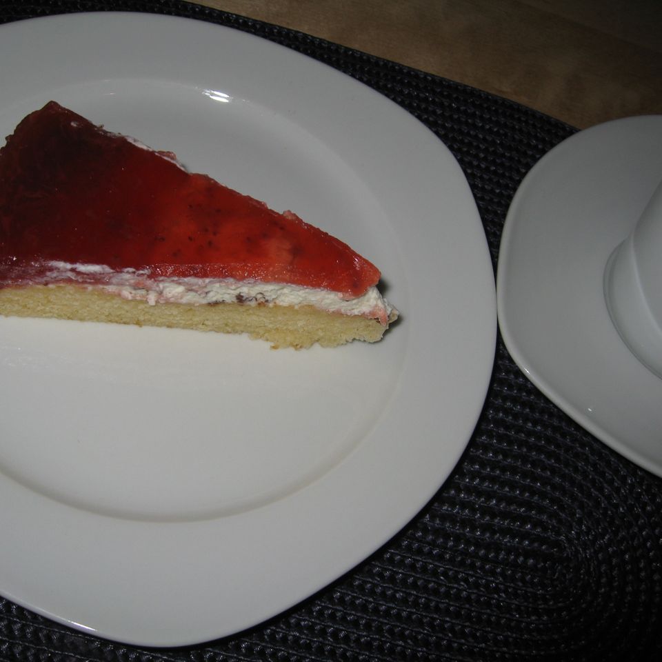 Beeren-Straciatella Torte