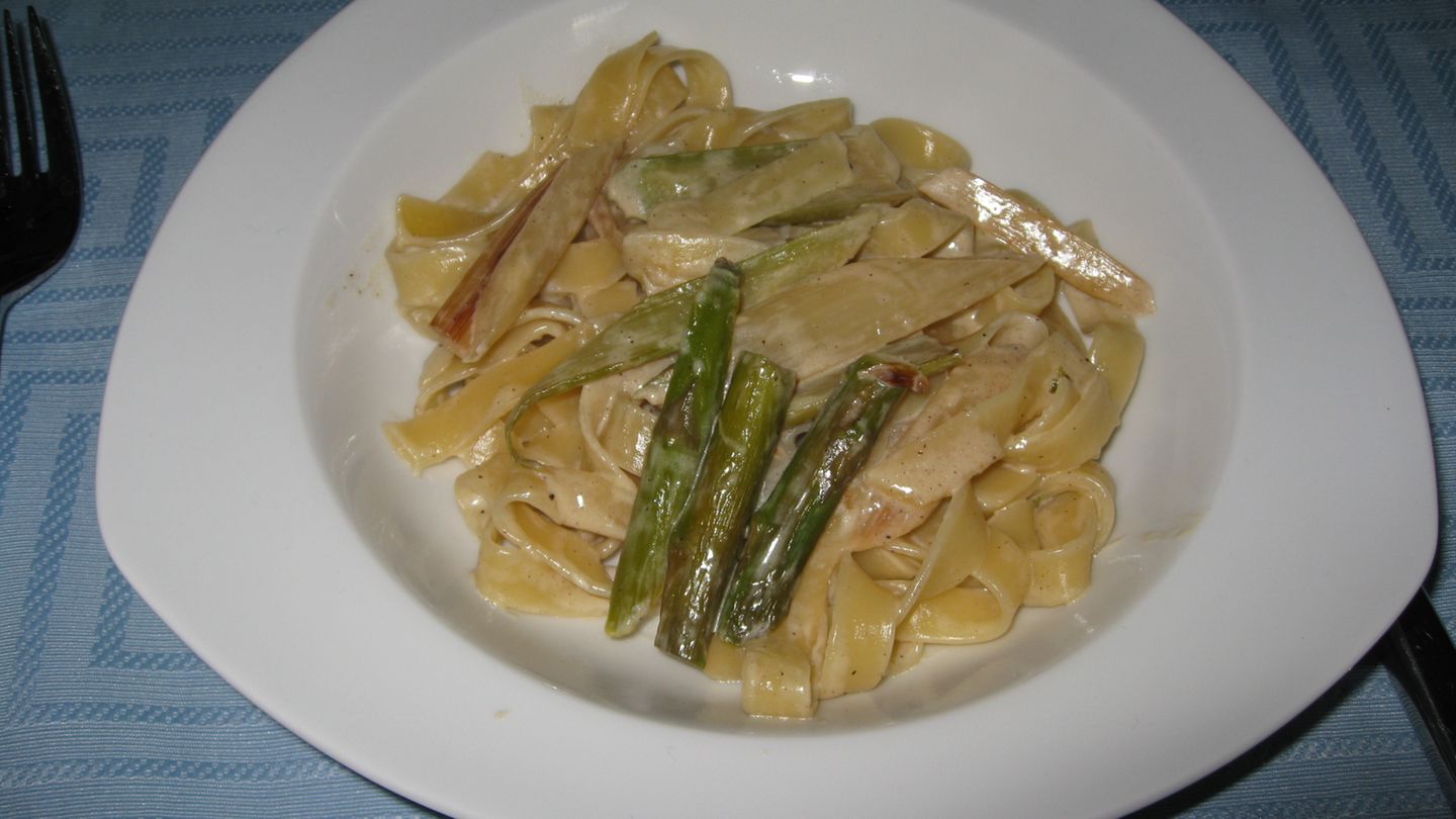 liatelle Mit Spargel Grun Weiss Rezept Essen Und Trinken