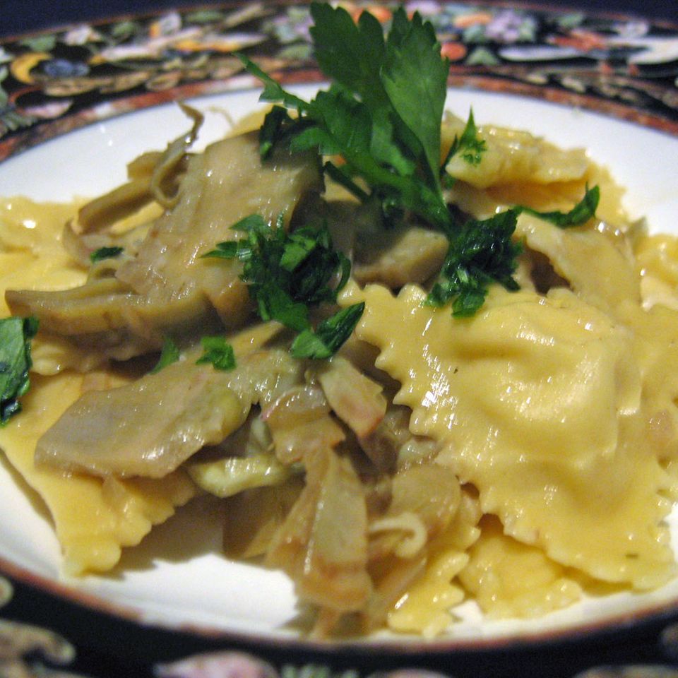 Tortelli ripieni di crema di Parmigiano con salsa di carciofi - Parmesantortelli mit Artischocken