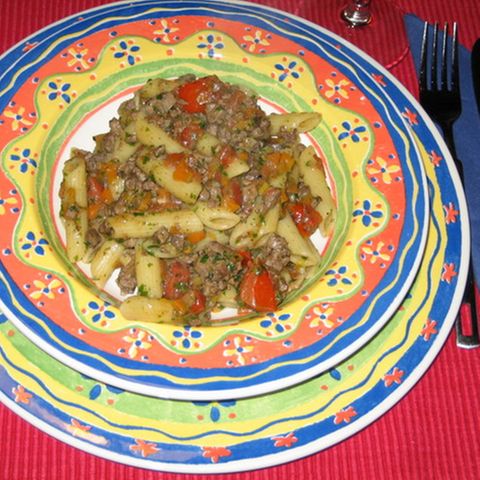 Penne mit Hühnerleber, Karotten, Staudensellerie und Tomaten