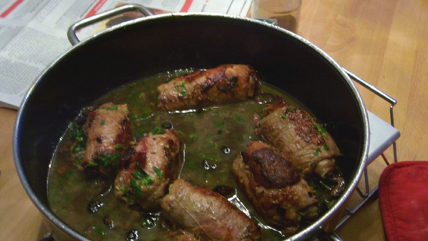 Feine Kalbsrouladen mit Oliven Rezept - [ESSEN UND TRINKEN]