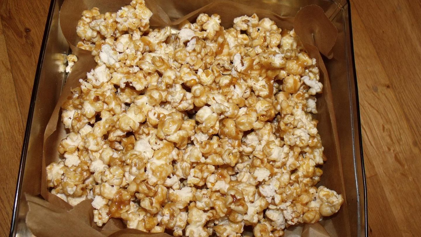 Knuspriges Karamell Popcorn Rezept Essen Und Trinken