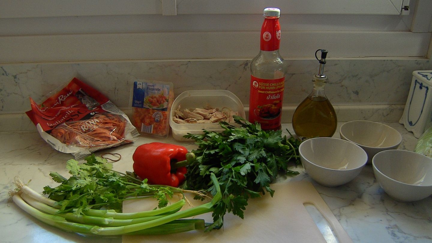 Tagliatelle mit Huhn und Flußkrebsen Rezept - [ESSEN UND TRINKEN]