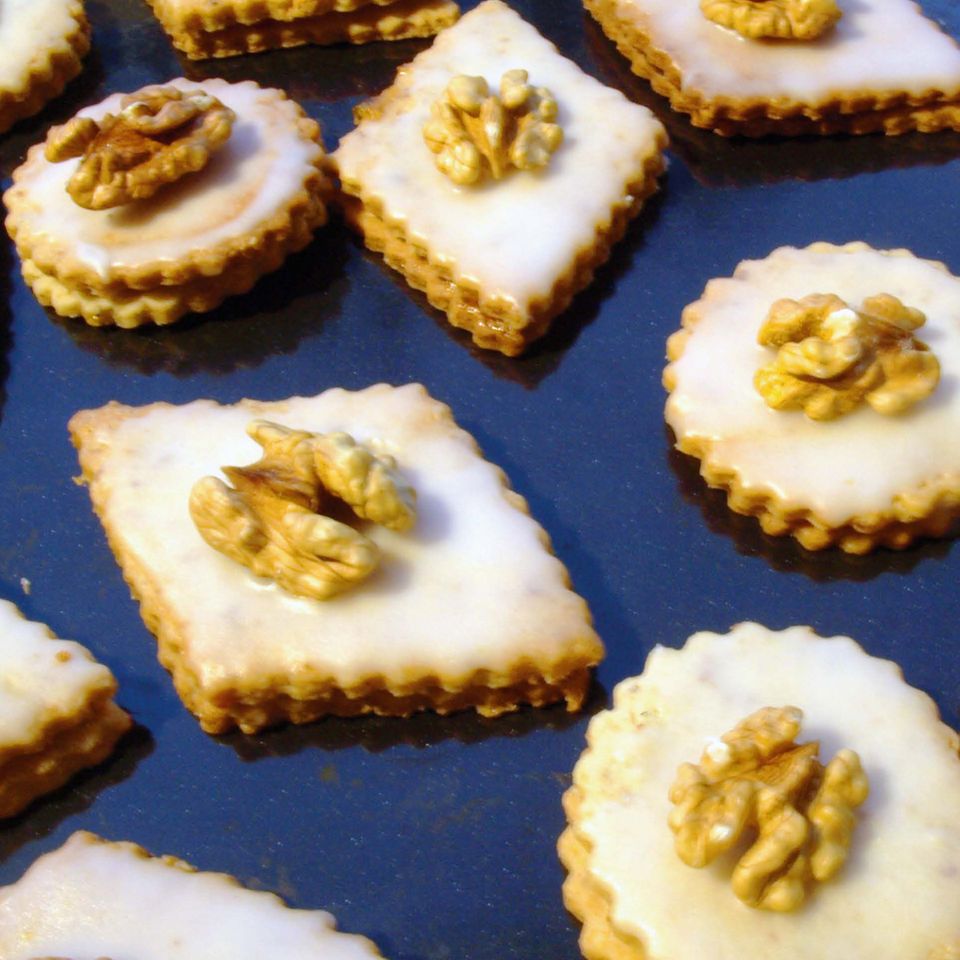 Gefüllte Walnuss-Schnitten Rezept - [ESSEN UND TRINKEN]