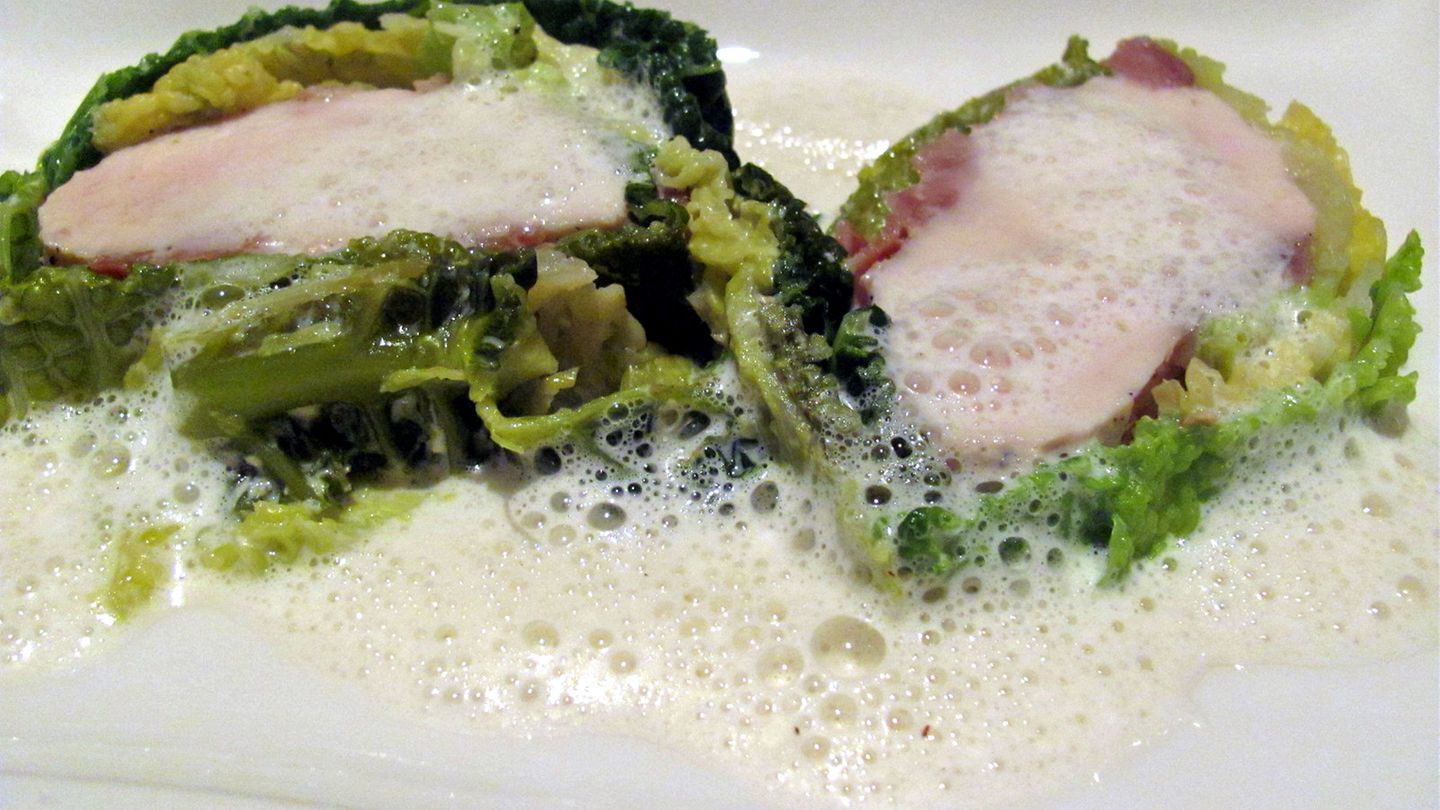 Wirsingpäckchen mit Hühnerbrust Rezept - [ESSEN UND TRINKEN]