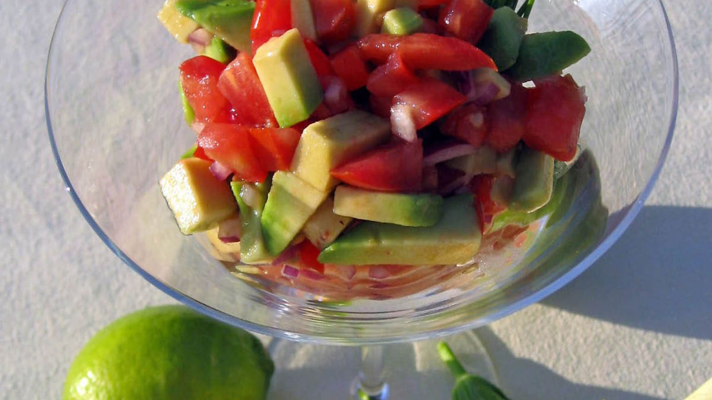 TomatenAvocadoSalsa Rezept [ESSEN UND TRINKEN]