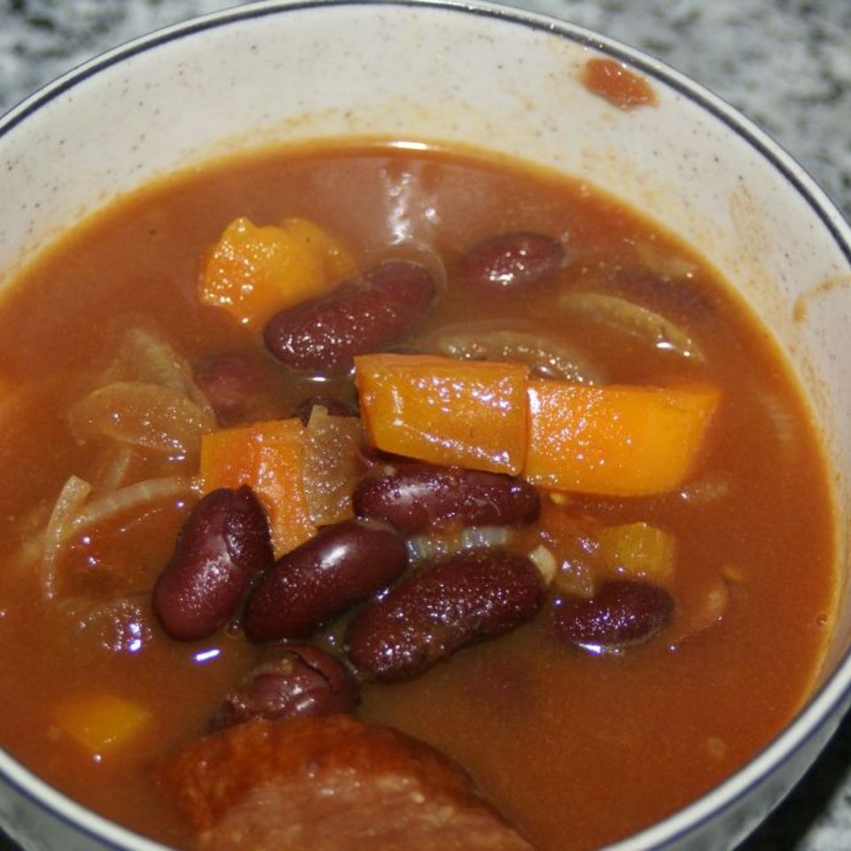 Chilibohnensuppe mit Cabanossi