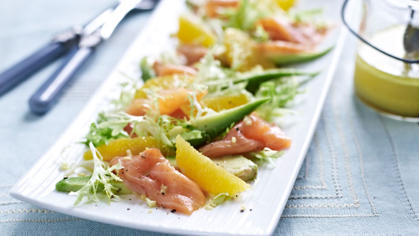 Lachs-Avocado-Salat Rezept - [ESSEN UND TRINKEN]