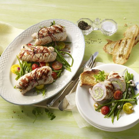 Putenrouladen mit Bärlauch und Bohnensalat