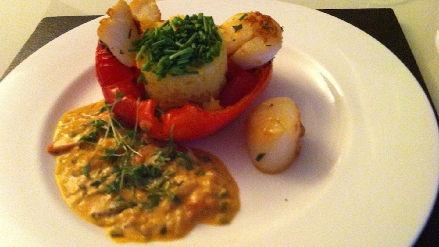 Jacobsmuscheln im Paprika-Boot mit Reis und Tomaten-Sugo Rezept ...