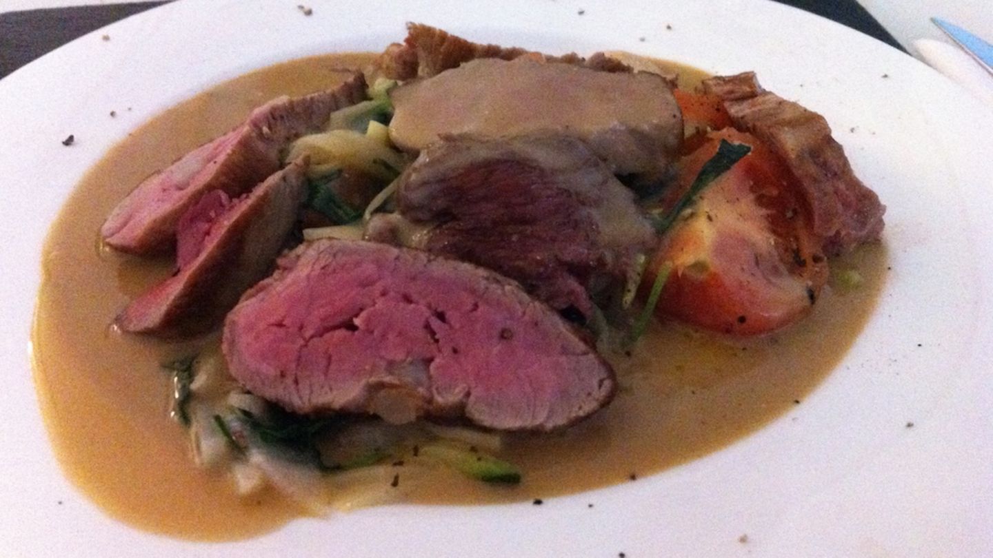 Schweinefilet &amp;quot;Slow&amp;quot; auf Ruccola-Mairübchen mit Weißweinsauce Rezept ...