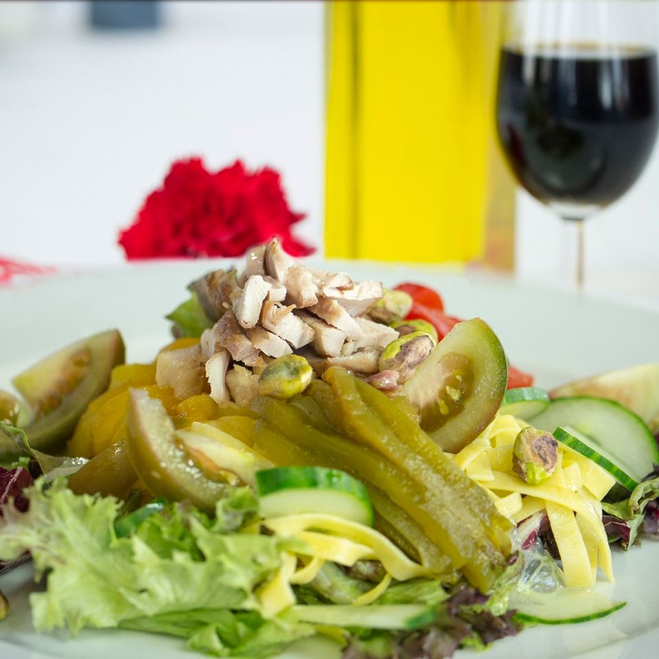 Salat mit Pasta und Gemüse