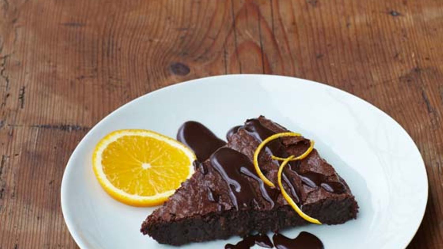 SCHOKOTORTE MIT SCHOKOSAUCE Rezept