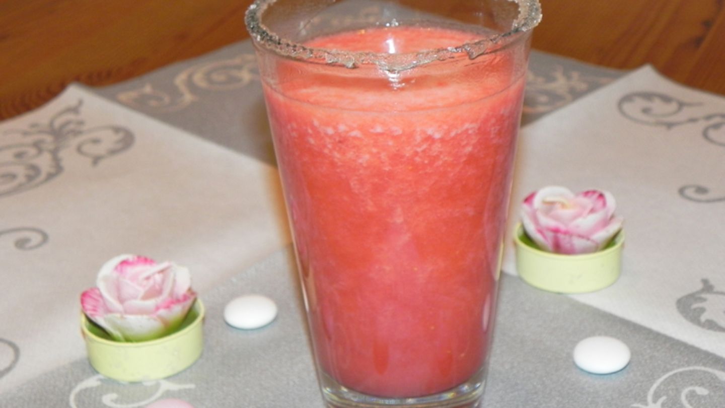Erdbeer-Smoothie mit Johannisbeeren Rezept