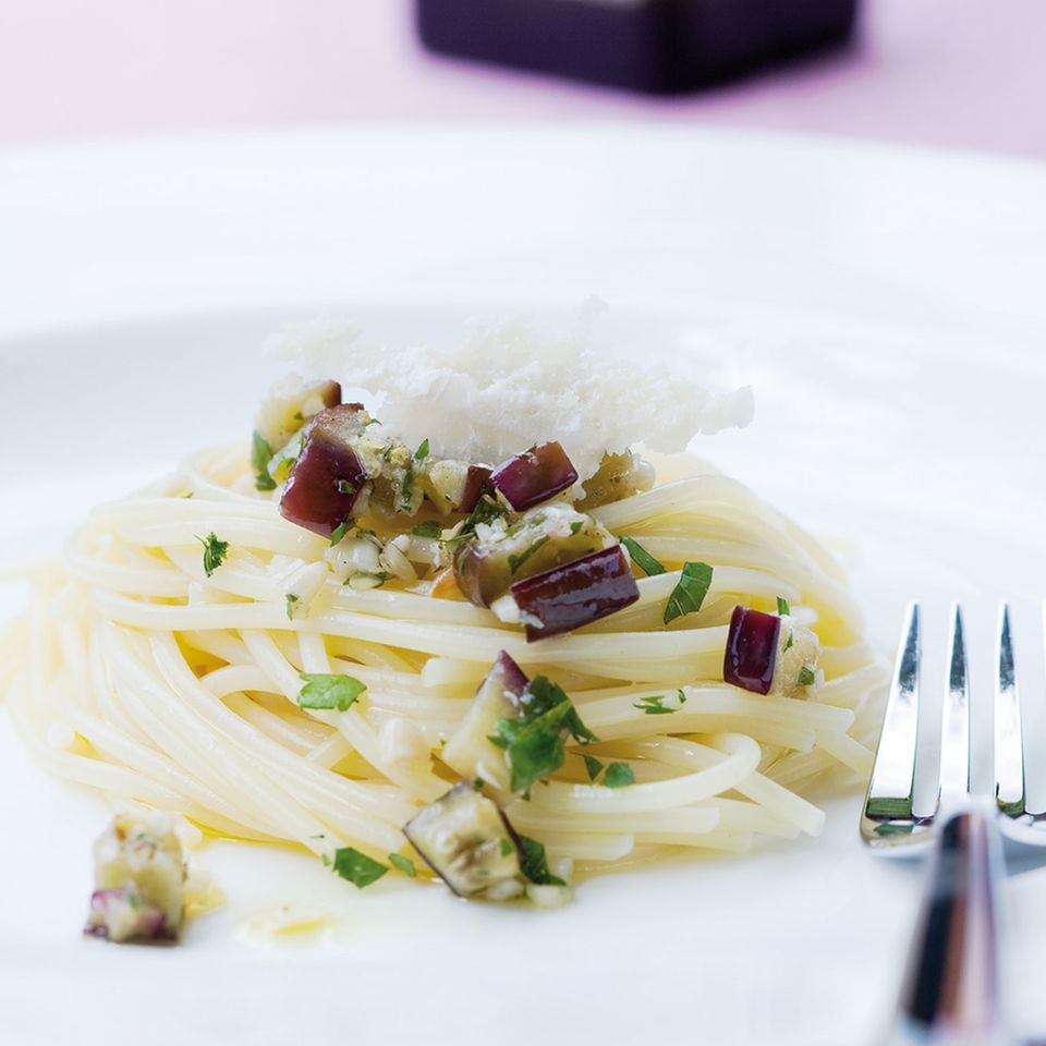 Spaghetti mit Auberginen und Zitrone