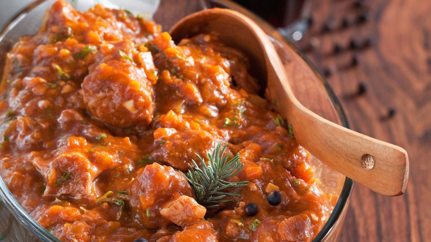 Wildschwein-Eintopf mit Tomaten und schwarzen Oliven Rezept