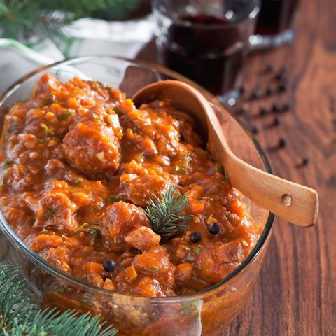 Wildschwein-Eintopf mit Tomaten und schwarzen Oliven