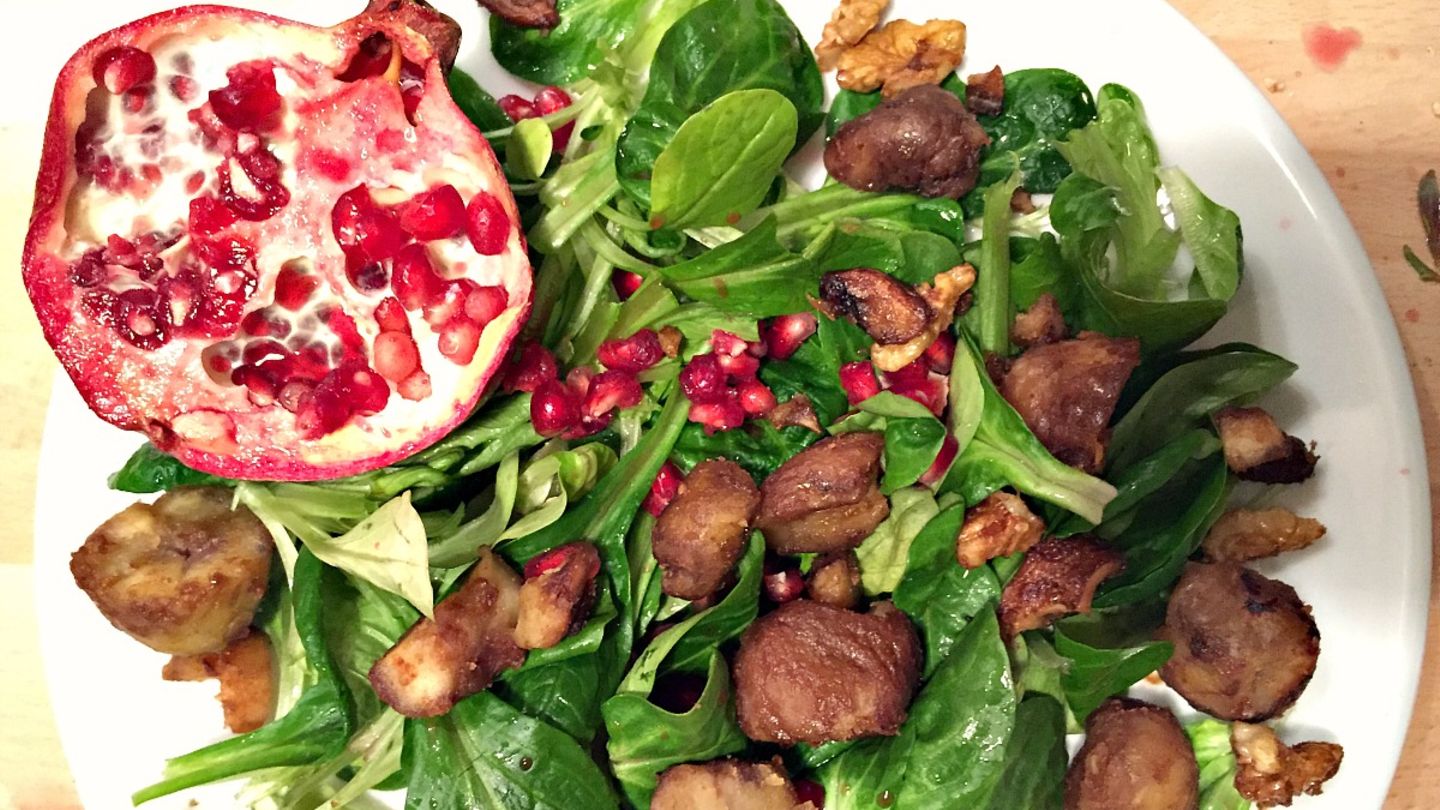 Feldsalat mit Granatapfel und karamellisierten Kastanien Rezept