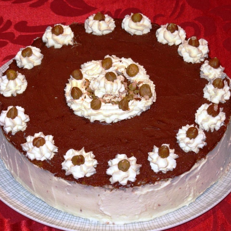 Haselnuss-Sahne-Torte