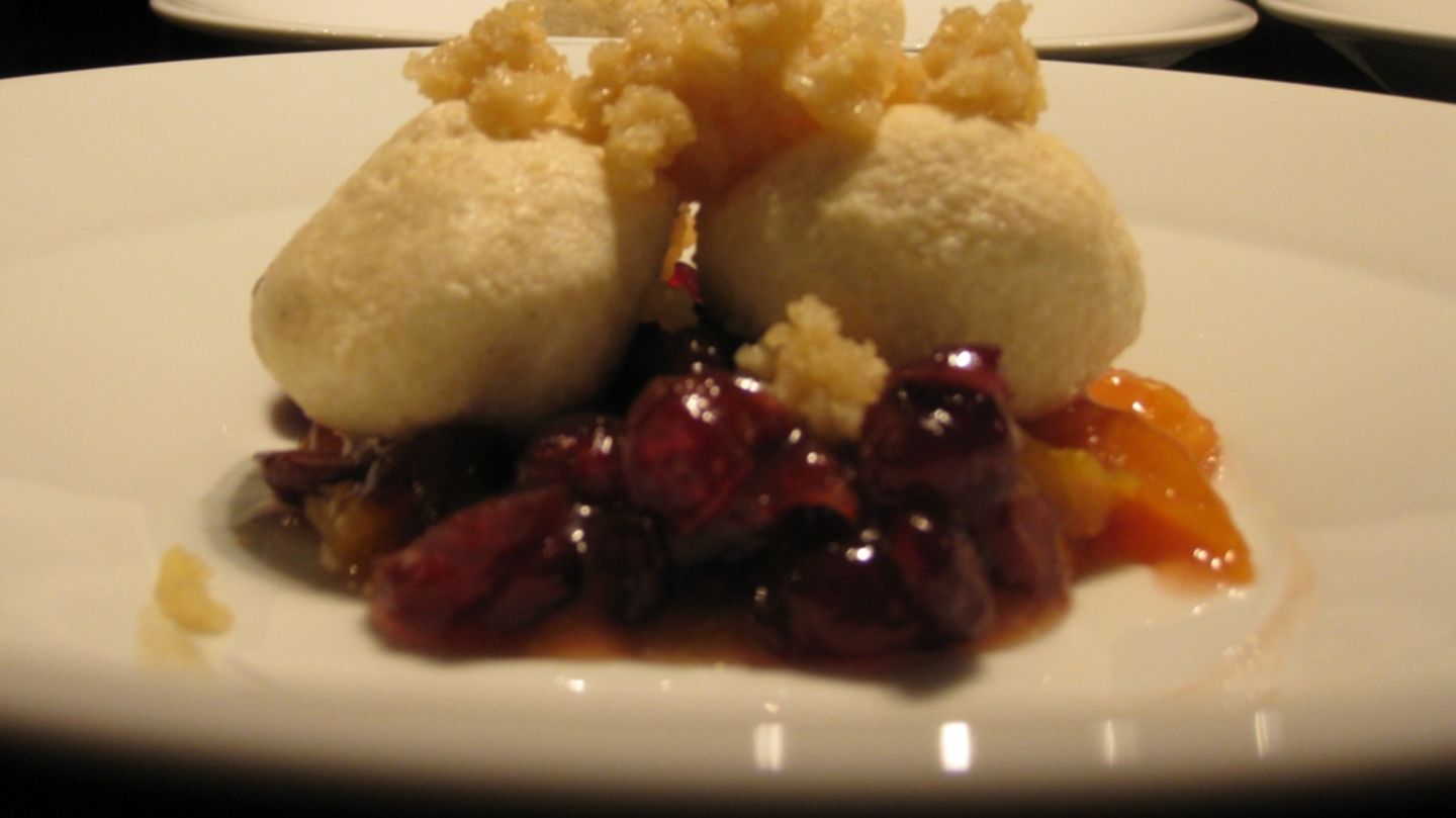 Quarkknödel mit Orangen-Cranberries-Kompott Rezept - [ESSEN UND TRINKEN]