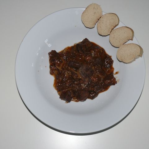 Rotweingulasch