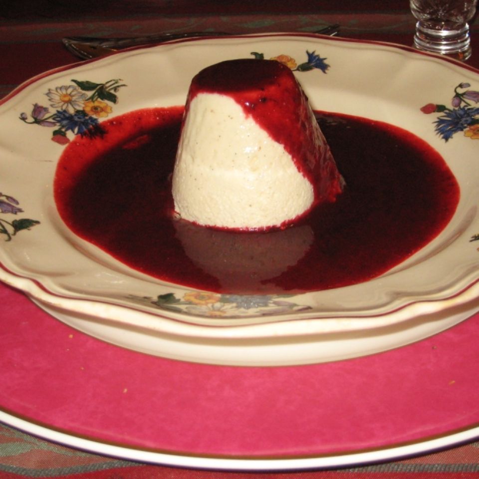 Vanillecreme mit Brombeersauce Rezept - [ESSEN UND TRINKEN]