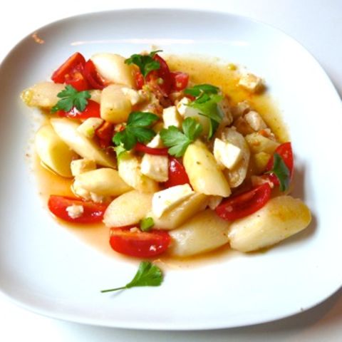 Spargelsalat mit Mozzarella und Kirschtomaten