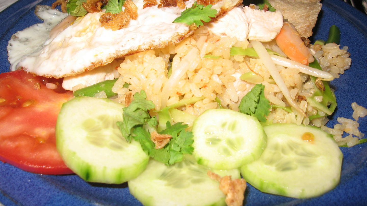 Nasi Goreng auf indonesische Art Rezept - [ESSEN UND TRINKEN]