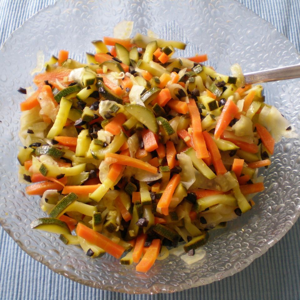 Zucchini-Möhren-Fenchel-Salat Rezept - [ESSEN UND TRINKEN]