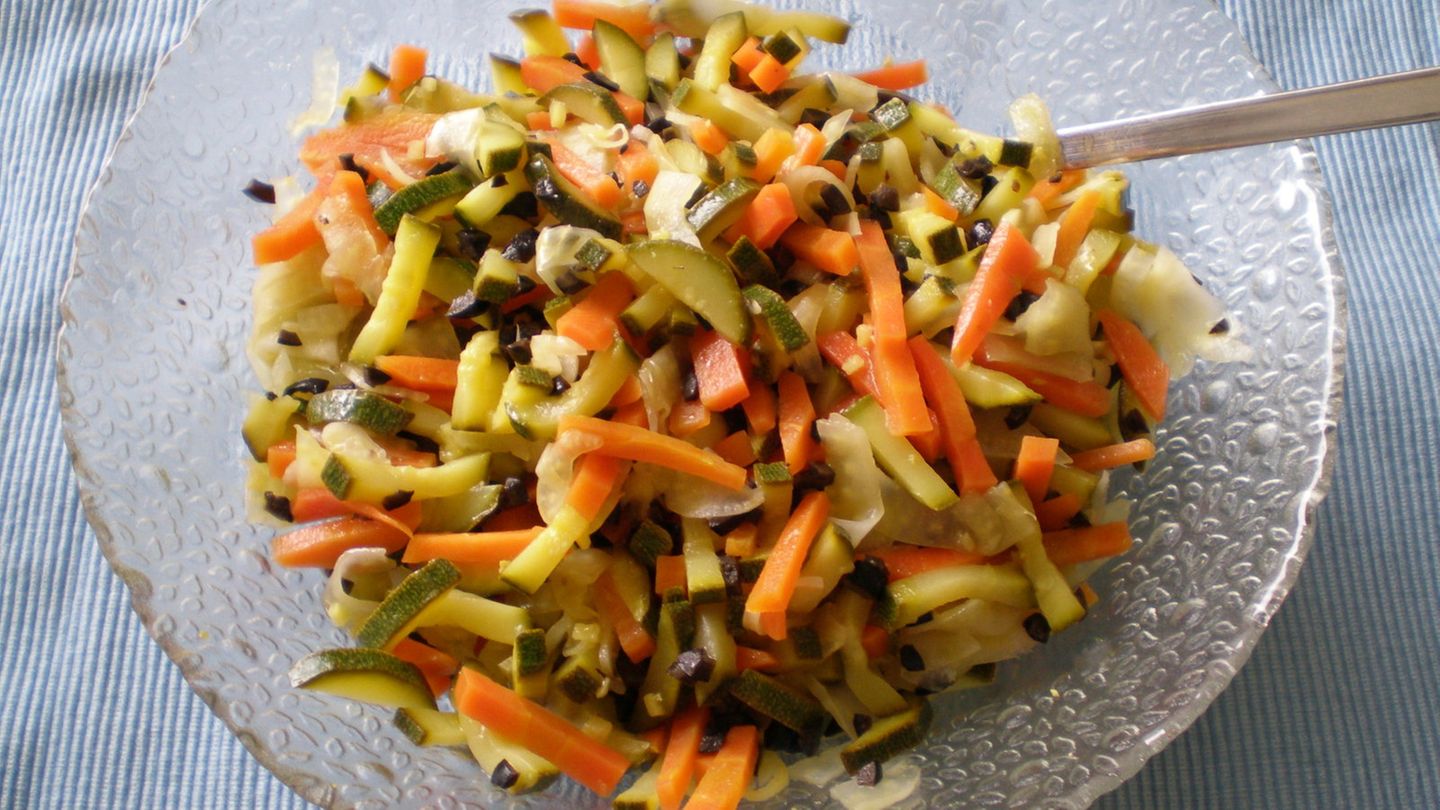 Zucchini Mohren Fenchel Salat Rezept Essen Und Trinken