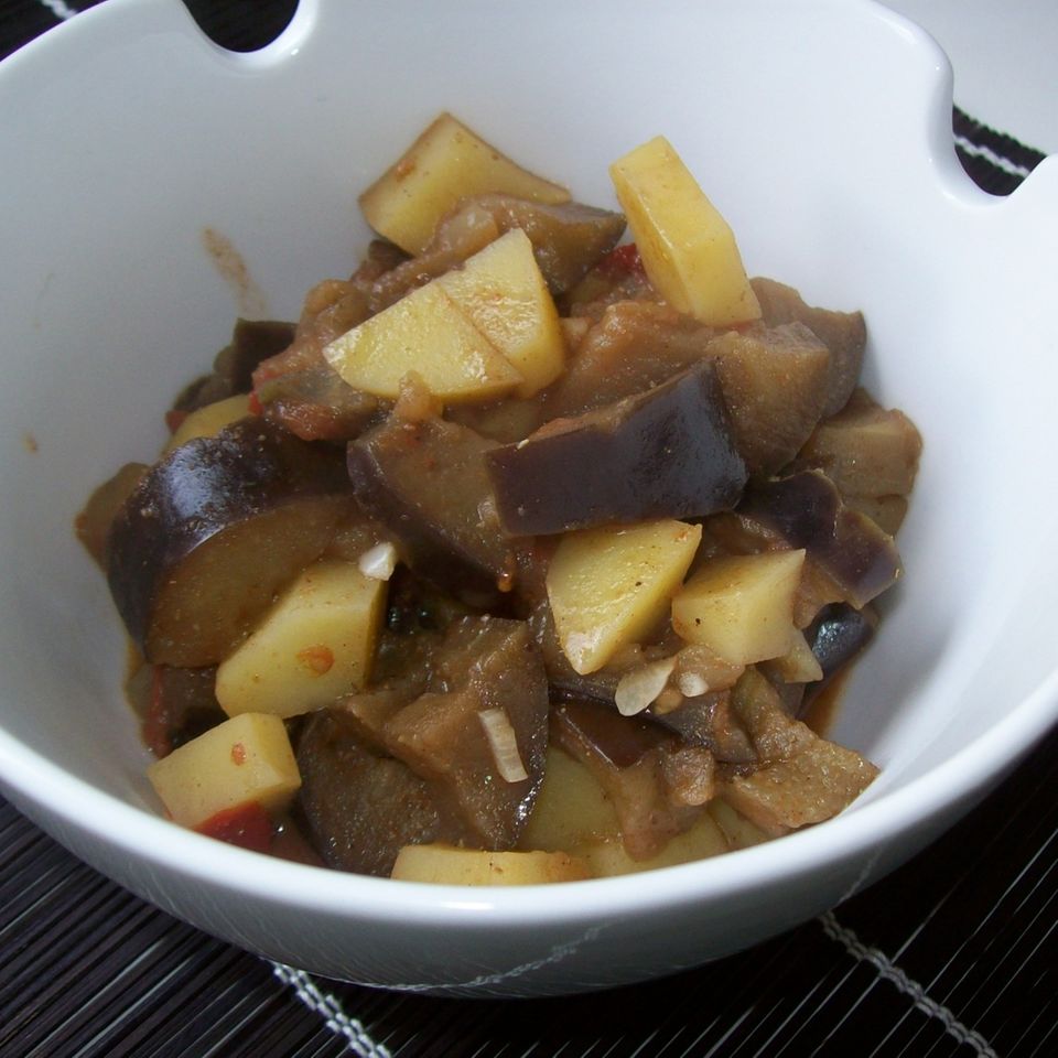 Alu Baigan (Kartoffel-Auberginen-Gemüse)