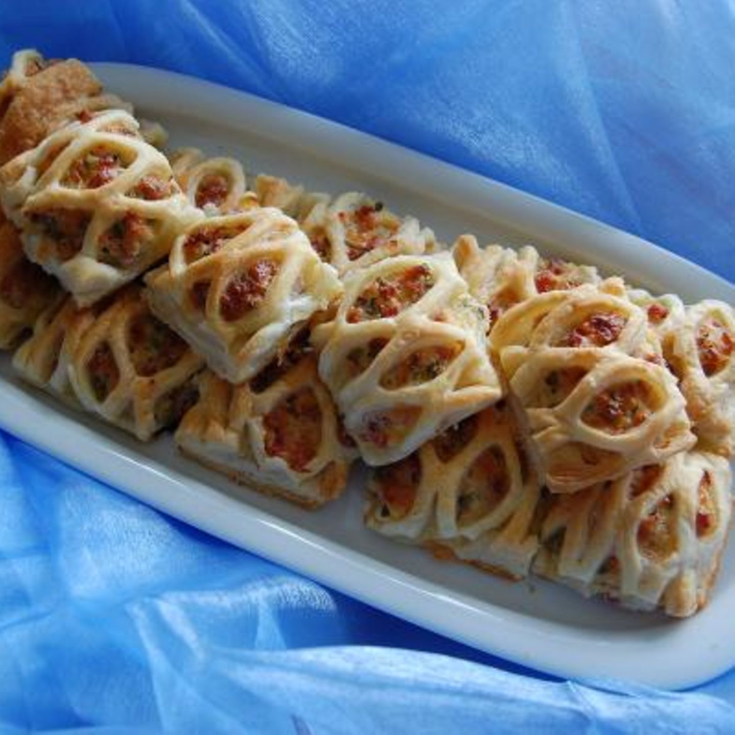 Blätterteigtaschen mit Schinken und Käse