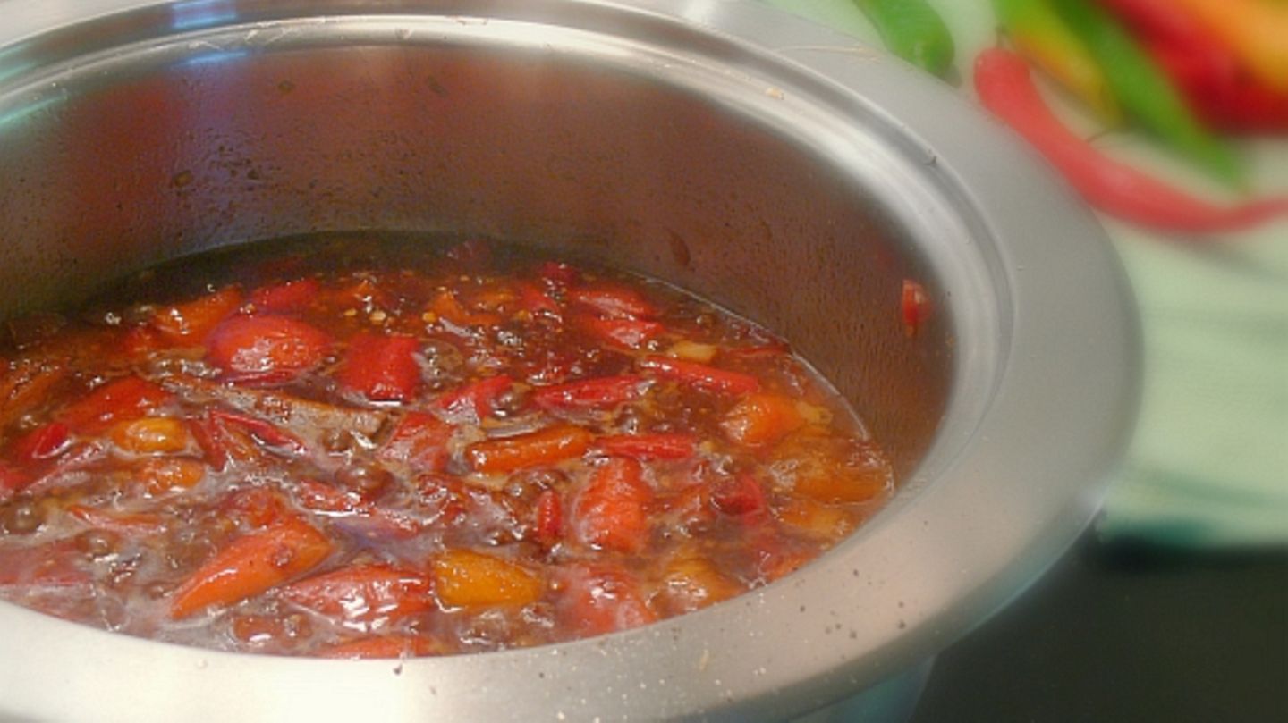 Chili hot Sauce (Jalapeno Sauce) Rezept
