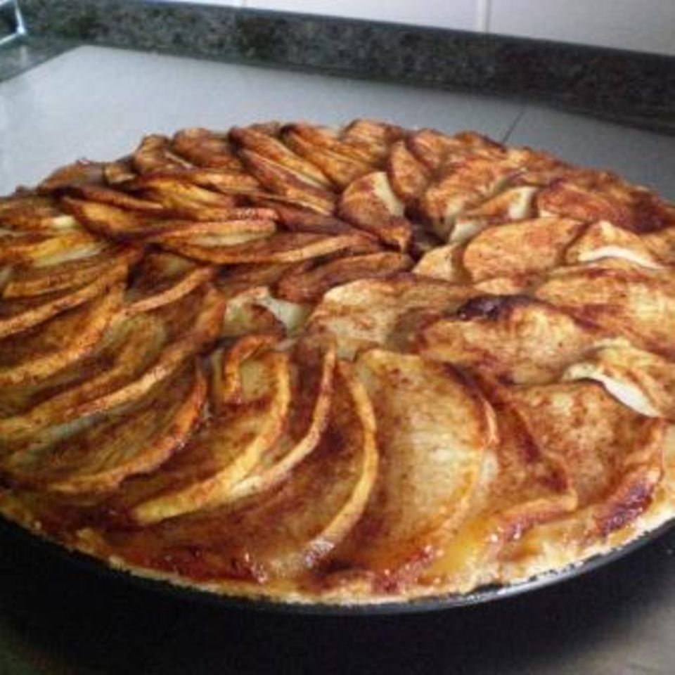 Apfelkuchen mit Amarettiniboden